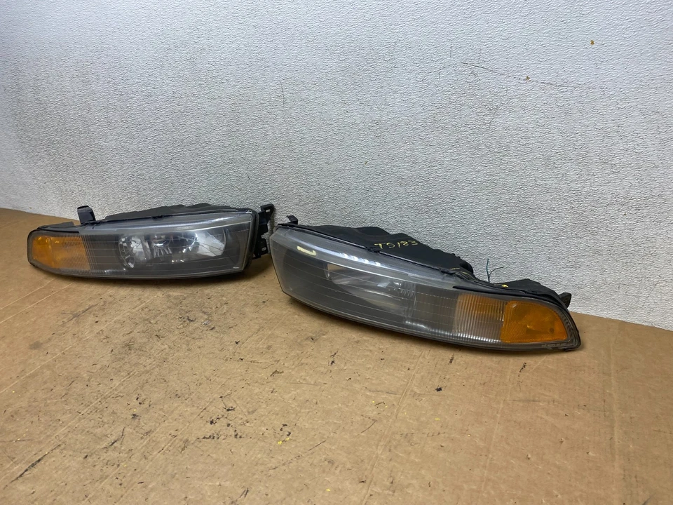 2002 to 2003 Mitsubishi Galant Left+Right Side Headlights T5183 DW - Image 2 of 4