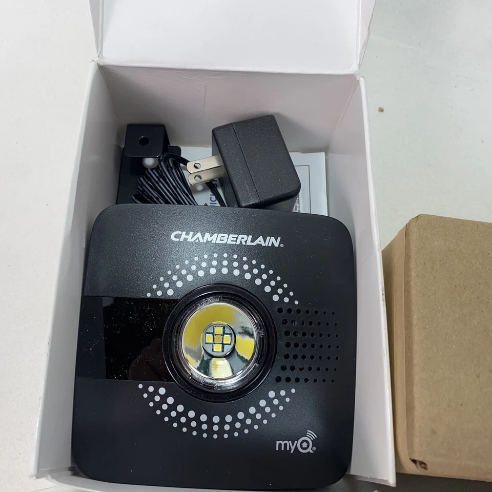 3X Smart garage hub Chamberlain MYQ-G0301 MyQ & 2 Sensors G821LMB-2SENSOR - Image 2 of 3