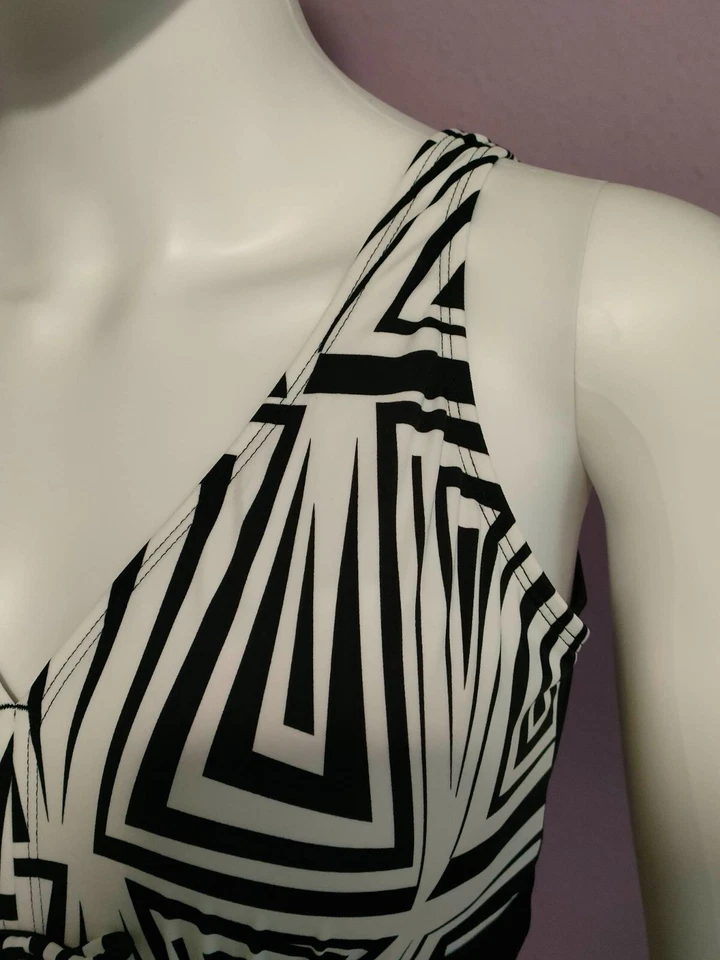 Schwarzer Print Geo Cup Badeanzug von bpc selection - Größe 14 - neu ohne Etikett - UVP 33 £ - Bild 4 von 4