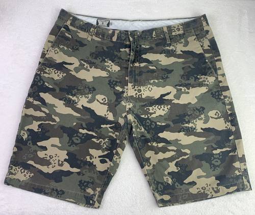 Volcom VMonty Corpo green camouflage camo flat front hiking shorts mens size 40