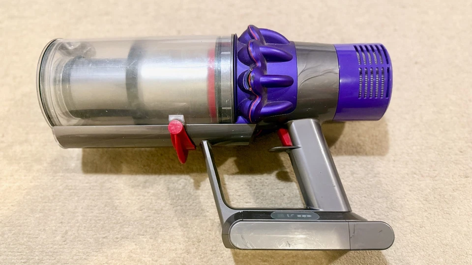 Aspiradora de mano inalámbrica Dyson Cyclone V10 Animal con buena batería - Imagen 3 de 4