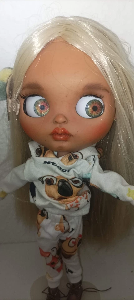 OOAK Blythe Custom Doll Handgefertigte Puppe mit Outfit  - Bild 4 von 4