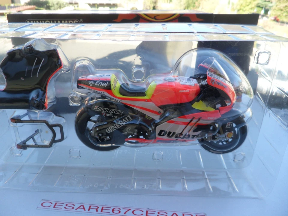 1/12 MINICHAMPS DUCATI DESMOSEDICI GP 11 UNVEILING ROSSI LIMITED - Immagine 3 di 4