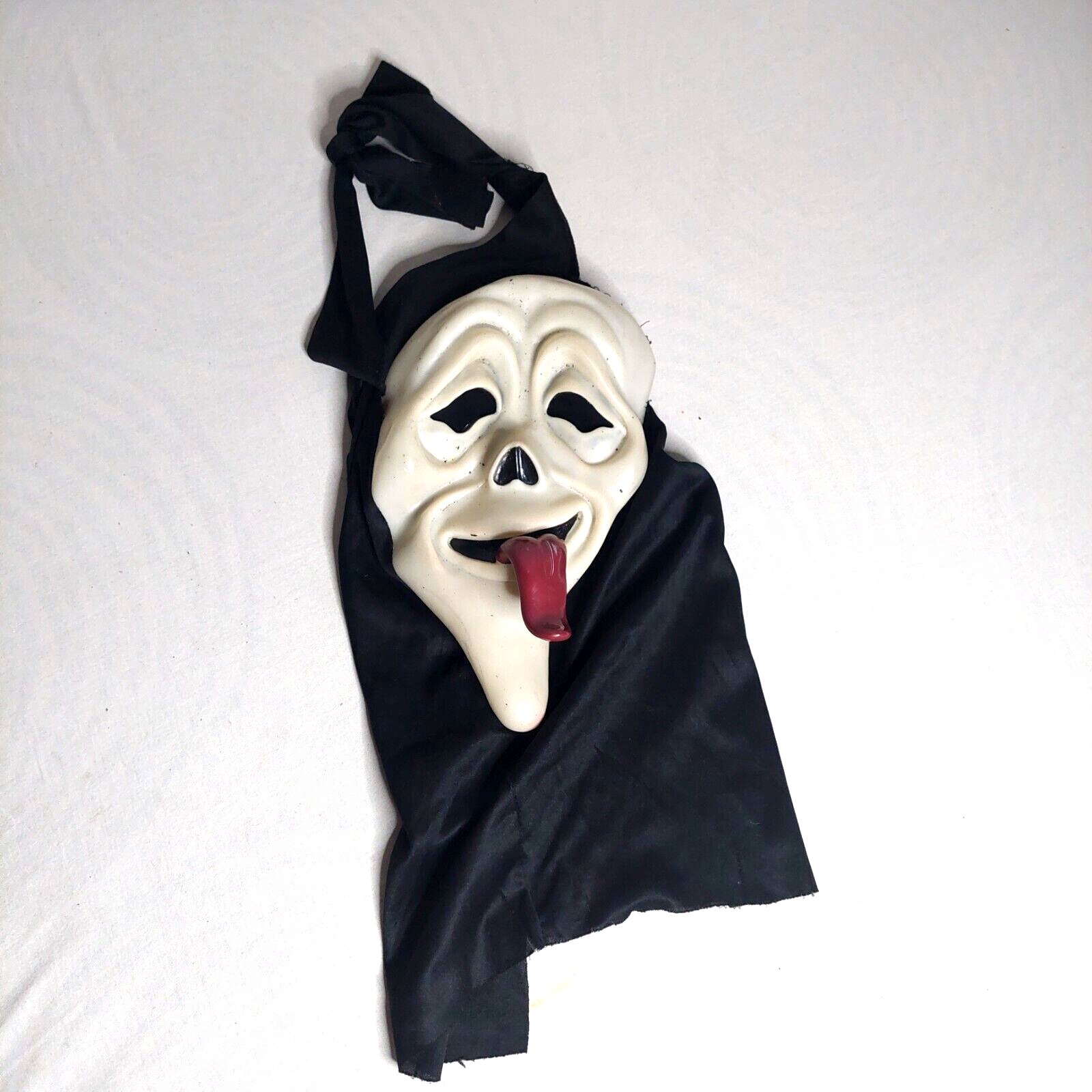 SCARY MOVIE WASSUP! GHOST FACE STONED TONGUE COSTUME MASK 2023 TAG FW8511WU