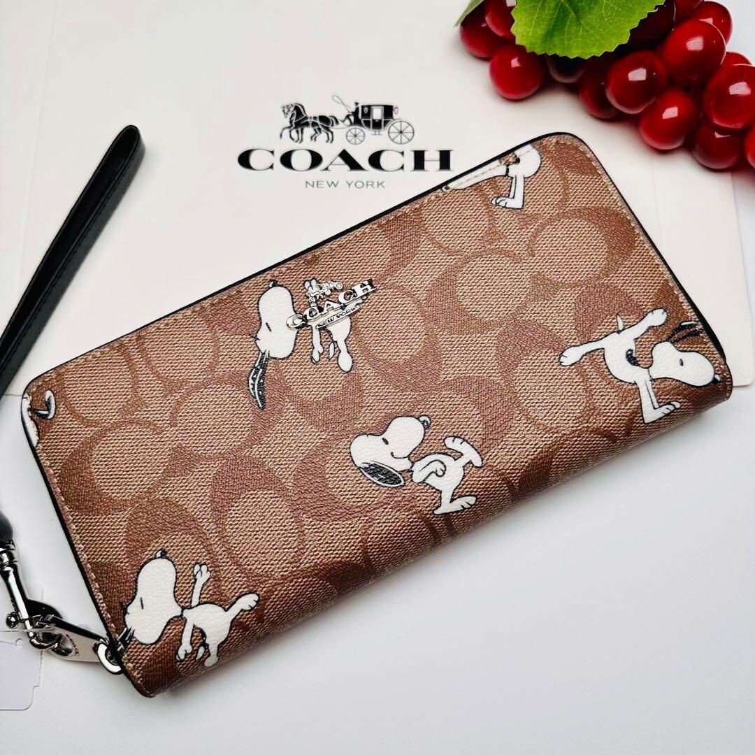 COACH x PEANUTS Lady's Long Zip Leather Wallet Snoopy Multi
