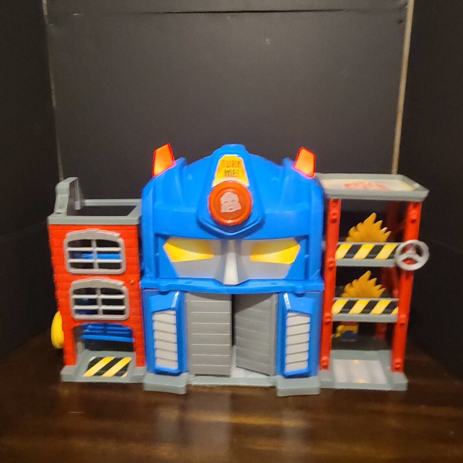 WORKING Transformers Rescue Bots Optimus Prime Fire Station w/ Lights & Sounds