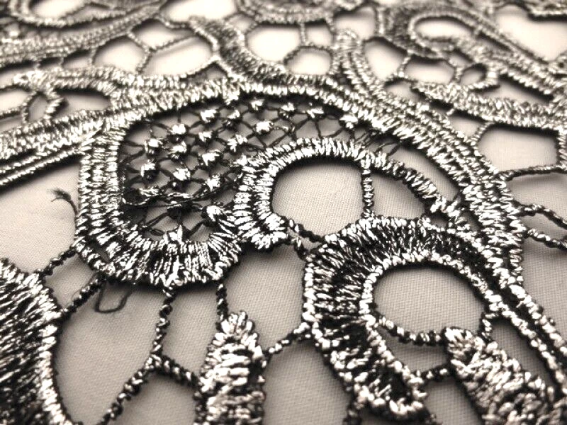 Encaje de guipur metálico negro/plateado 2 yardas 50" bordado veneciano hecho en EE. UU. Foto 3 de 4