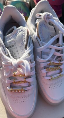  Reebok Tenis Shoes for girls  size 6 