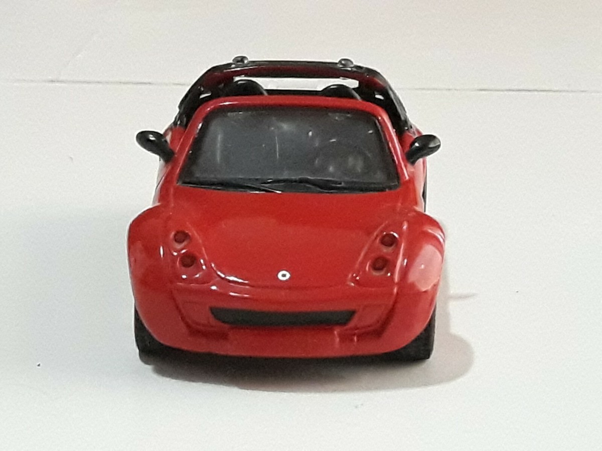 Smart Roadster Coupe 1/31 Red Cabrio Maisto Diecast Model In GOOD
