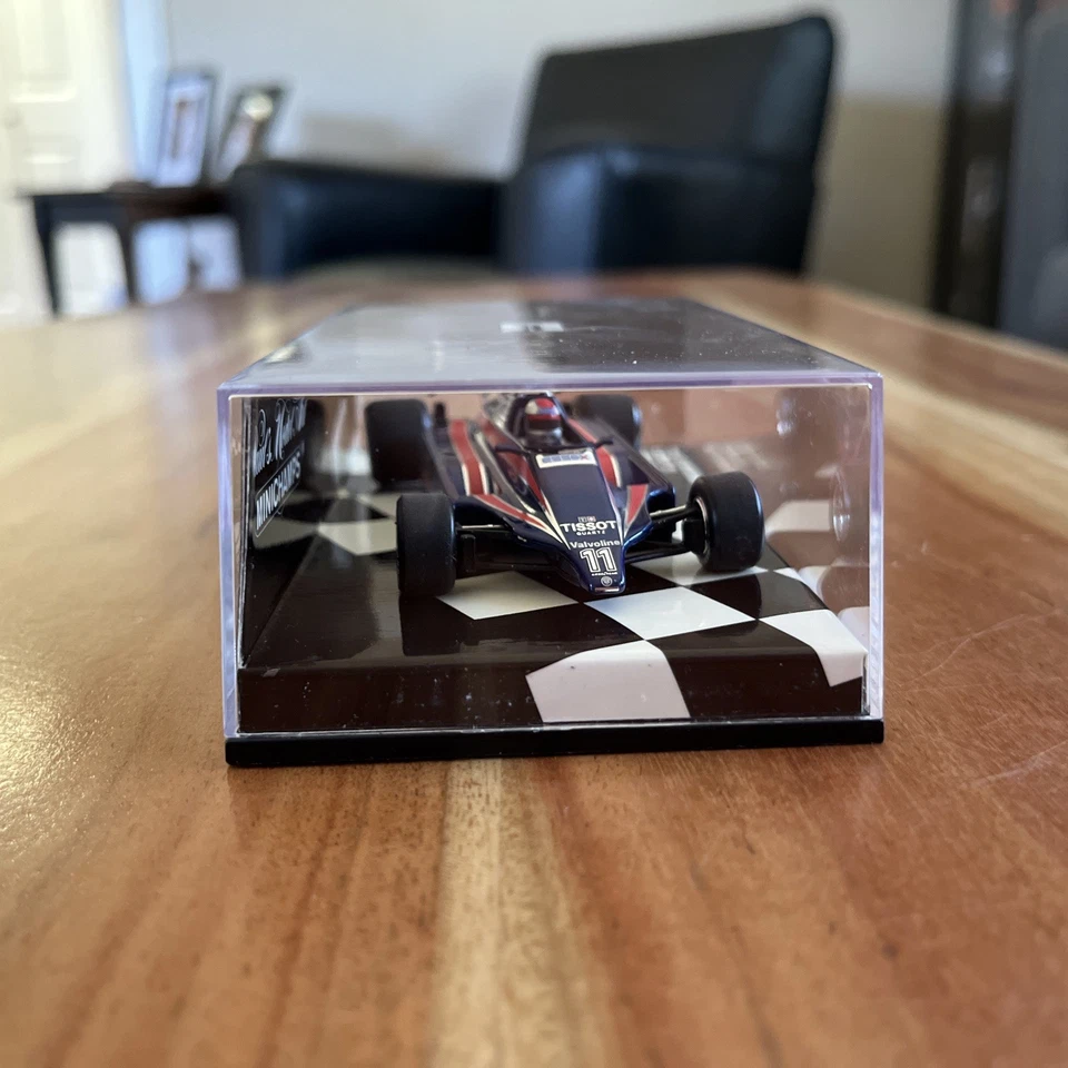 MiniChamps: Lotus Ford 81 No11 Mario Andretti Brazillian GP 1980 1:43 - Изображение 3 из 4