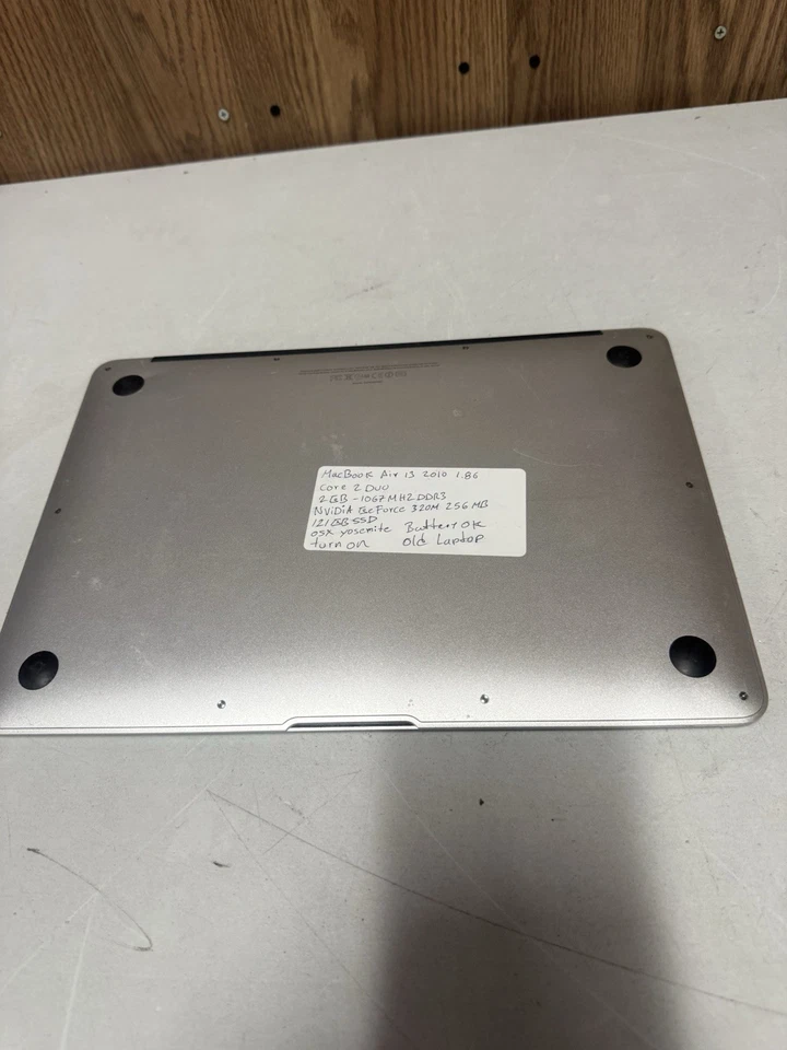 Apple MacBook Air 13” A1369 2010 – Core 2 Duo – 2GB – 120GB SSD – Enciende Foto 3 de 4