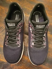 Sketchers Go Walk Black Womens Sneakers Size 7 EUC