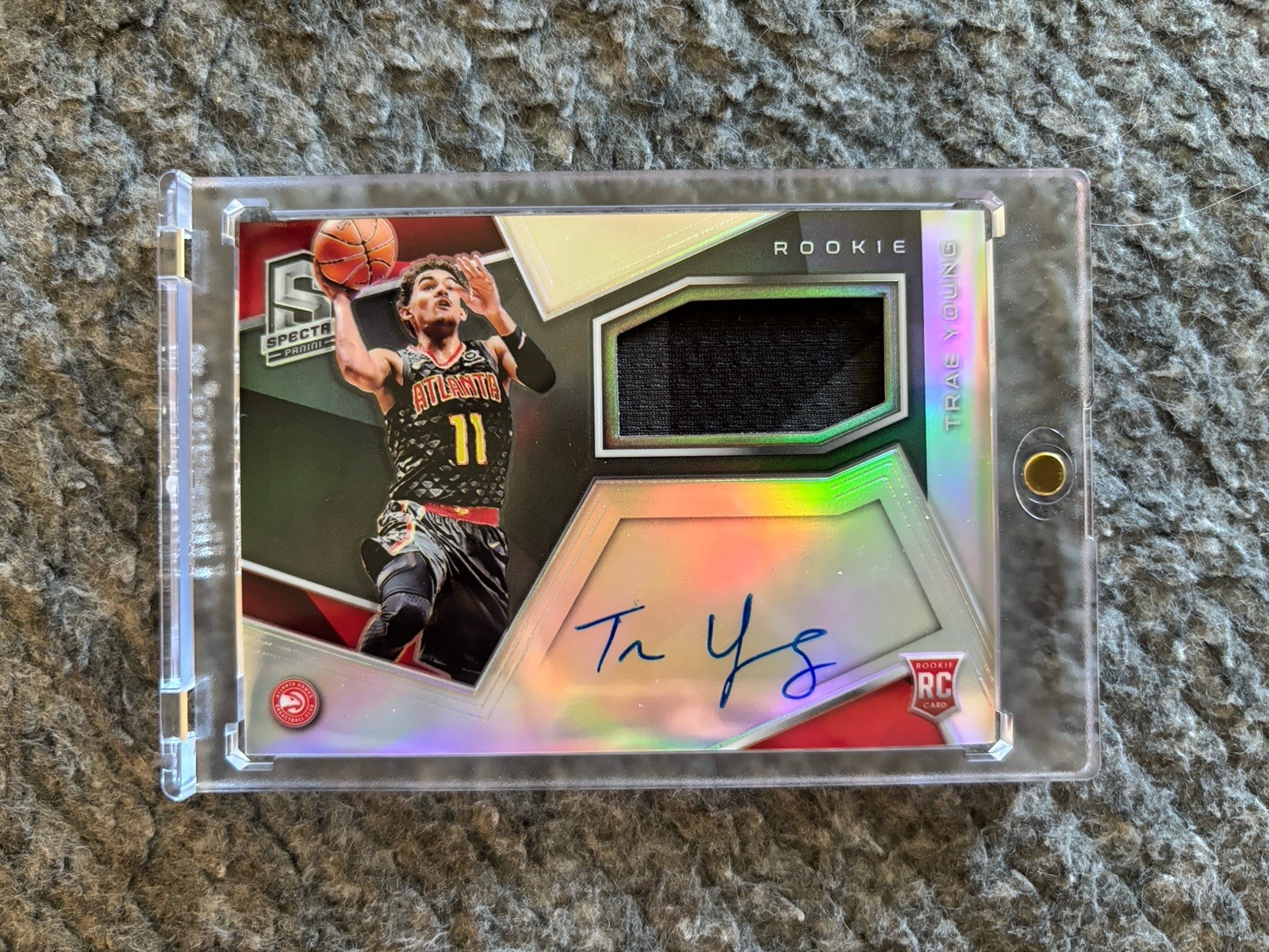 2018 Spectra Rookie Patch Auto Trae Young #104 123/299 On Card Game Worn 2 Color