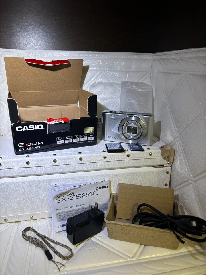 🚀🎁《MINT in BOX》Casio EXILIM EX-ZS240 16.1 MP Silver Digital Camera From JAPAN✈ - Image 2 of 4
