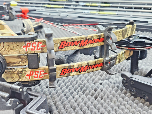 PSE Bow Madness Compound Bow with Hard Case + Accessories 1409828 - Picture 4 of 14