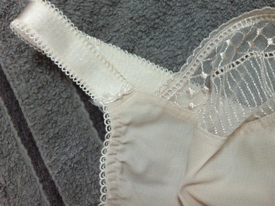 Sujetador con aros BRAVISSIMO Reino Unido 40H EE. UU. 40H euro 90H Francia 105H aus 18H Foto 3 de 4