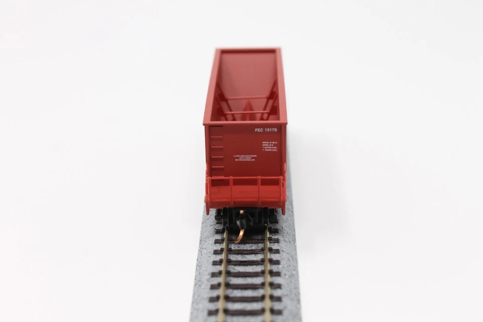 Tolva de descarga rápida N Scale Micro-Trains 12500020 3 bahías FEC 15178 roja Foto 2 de 4