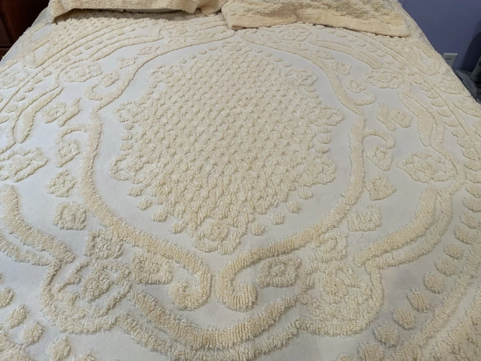 Colcha Queen CHENILLE 3 PIEZAS 2 fundas de almohada medallón amarillo 100" x 117" Foto 2 de 4