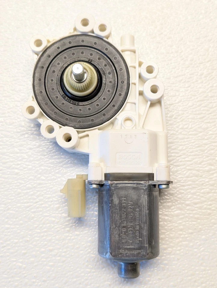 OEM NOS NEW POWER WINDOW LIFT MOTOR for JEEP GRAND CHEROKEE COMMANDER REAR RIGHT - Image 3 of 4