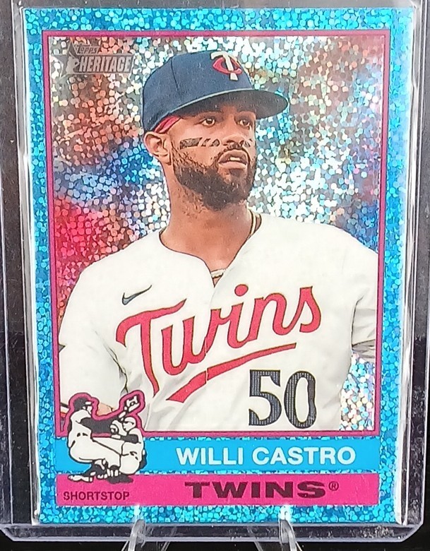 2025 Topps Heritage - Willi Castro #73 Chrome Light Blue Sparkle Refractor