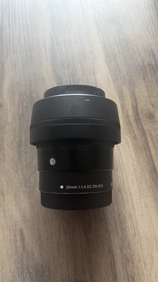 Sigma 30mm f/1.4 DC DN Auto Focus Lens EF-M canon.