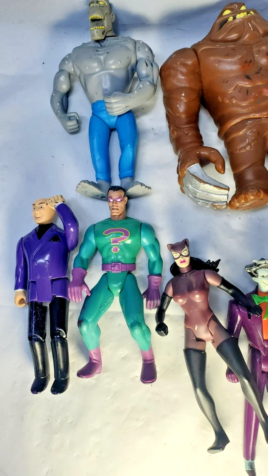 Lote de 9 figuras de acción vintage de Batman DC Comics Cat woman, Joker, Harley Quin Foto 3 de 4