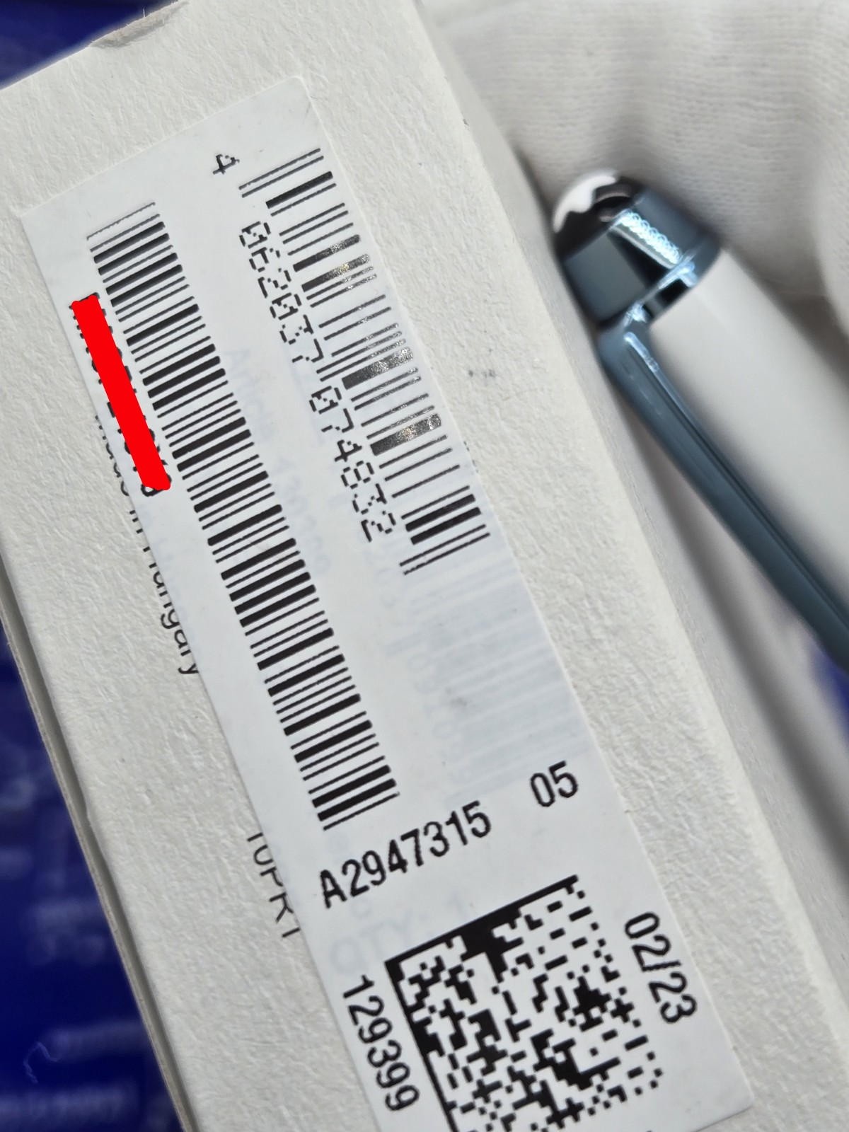 Montblanc 129399 Glacier Fountain Pen ships in reduced eco-friendly packaging