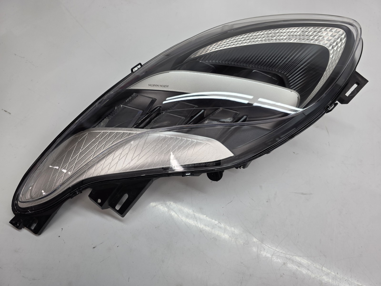 ASTON MARTIN DB12 DRIVER LEFT SIDE HEADLIGHT LED OEM RY53-13W030-FC