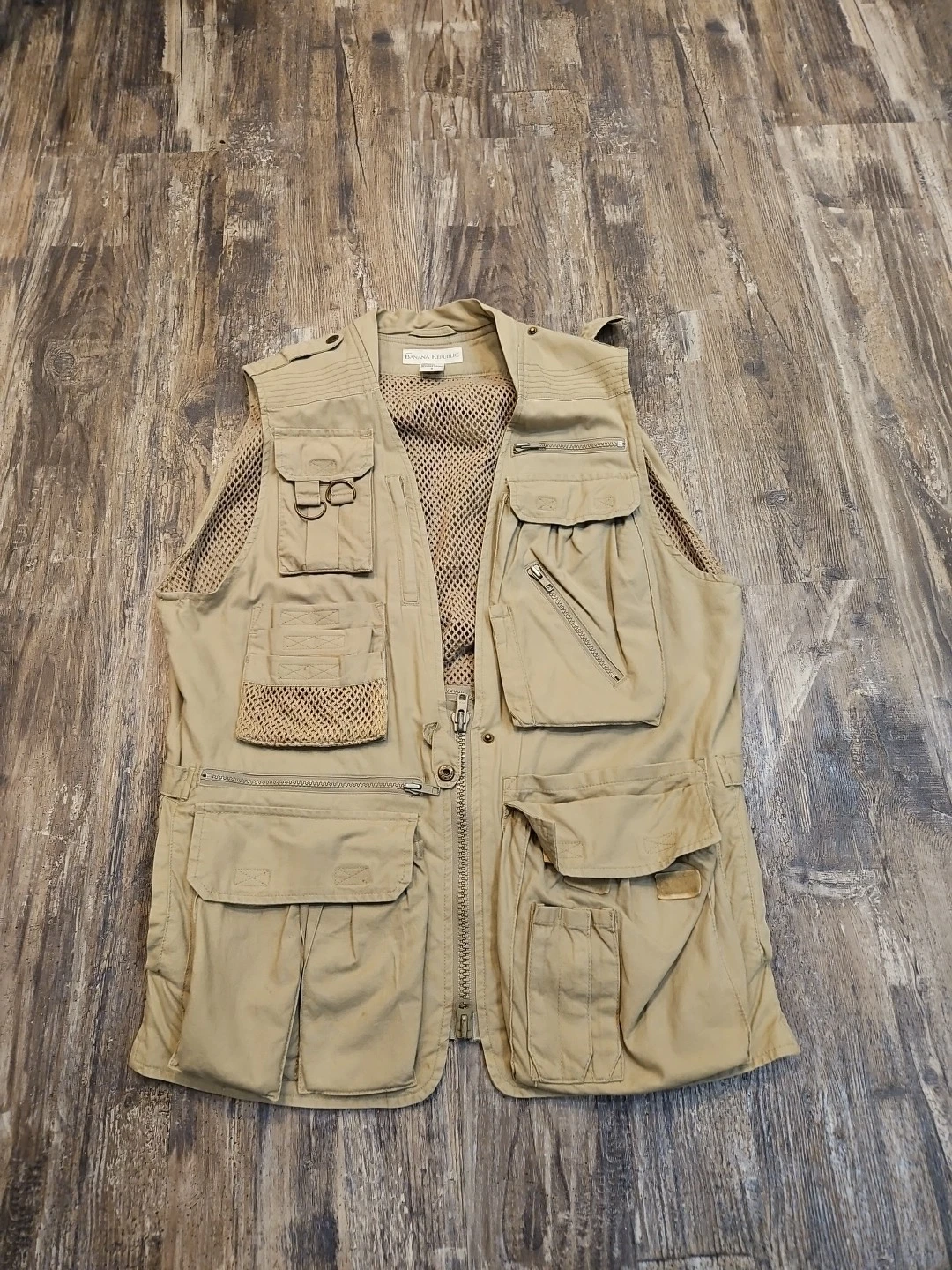 VTG 1990's Banana Republic Beige Vented Safari Cargo Vest Hunting Fishing Sz S