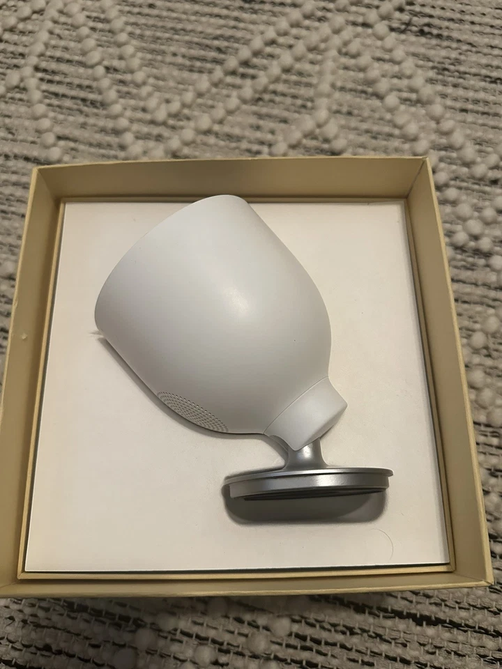 Cámara de seguridad exterior Nest NC4100US Cam IQ, blanca Foto 2 de 4