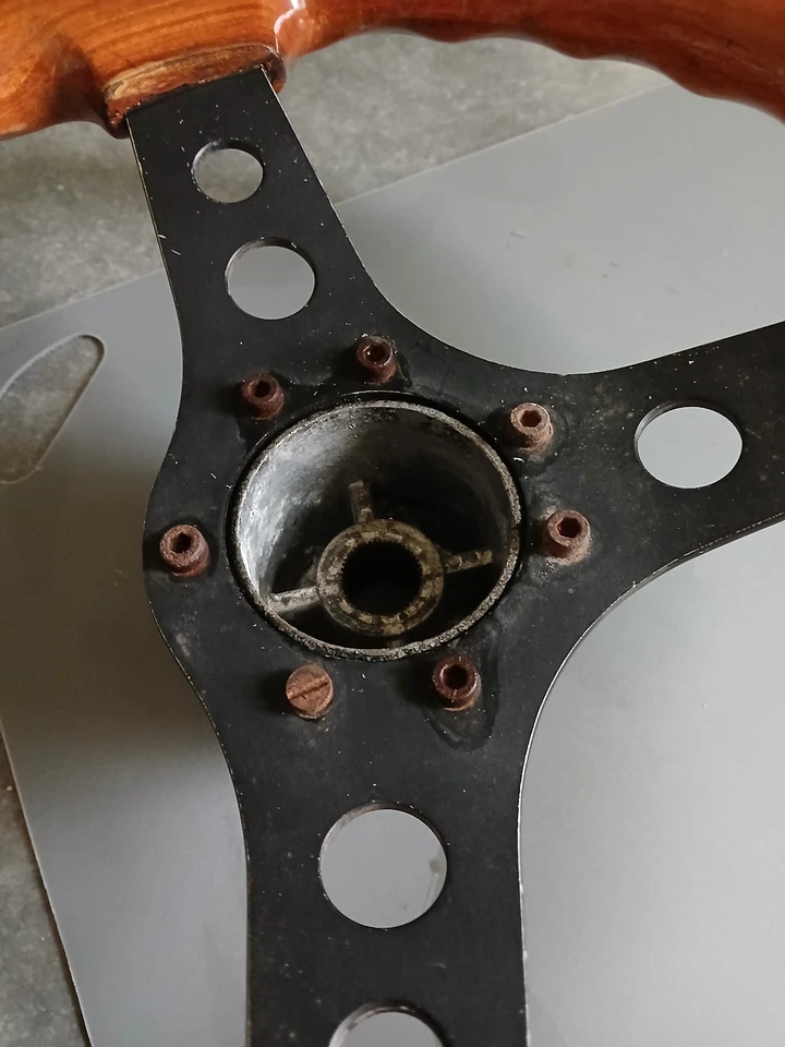 VOLANT EN BOIS VERNI MINI AUSTIN - Imagen 3 de 4