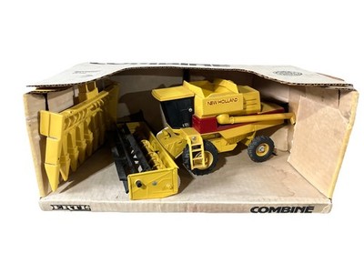 Vtg 1987 1/32 Ertl Farm Toy New Holland TR96 Combine Special Edition W/Box