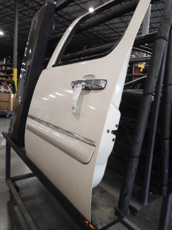 Conjunto de puerta trasera izquierda usado lado trasero se adapta a: Chevrolet Suburban 1500 2008 puerta d Foto 2 de 4
