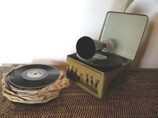 Antique "Pigmyphone" Gramophone. Tin Plate  18 records Wind Up Toy Record Player