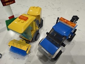 LEGO 60132 Service Station CITY Town  99% Complete w/ Minifigures + Instructions