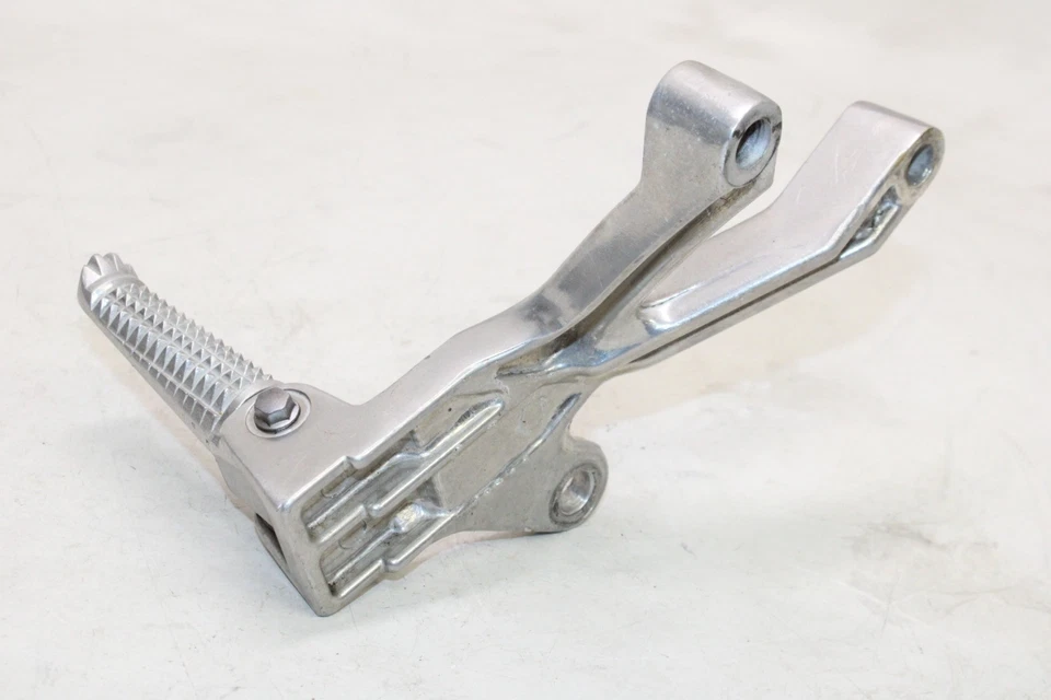 2002 YAMAHA YZF600R OEM RIGHT REAR BACK PASSENGER PEG - Imagem 4 de 4