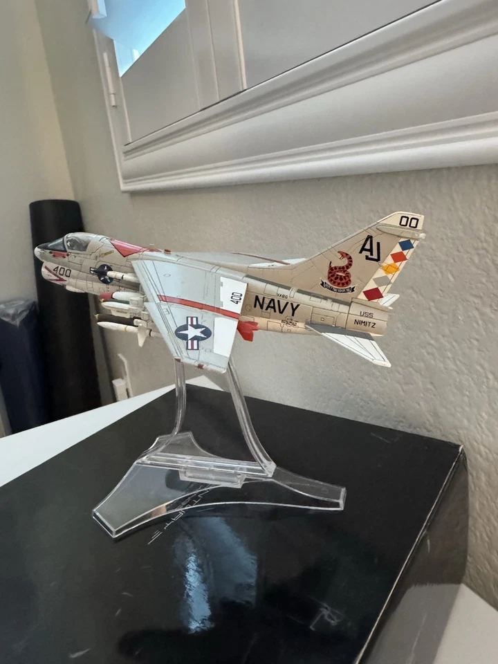 CENTURY WINGS  1/72 USN VOUGHT A-7 CORSAIR - VA-86 SIDEWINDERS  AJ400 #589308 LE - Image 4 of 4