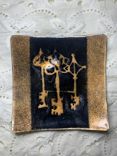 Vintage Black And Gold Enamel On Copper Square Dish With Key Decoration MCM - Picture 3 of 5