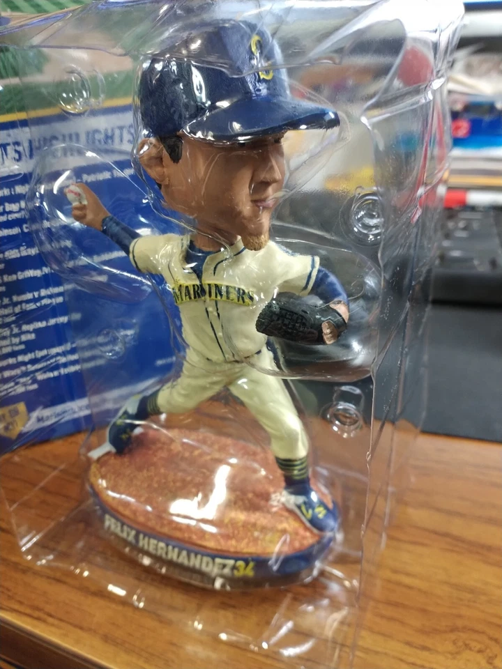 2016 Felix Hernandez Seattle Mariners Stadium Bobblehead Giveaway Root Sports Foto 2 de 4