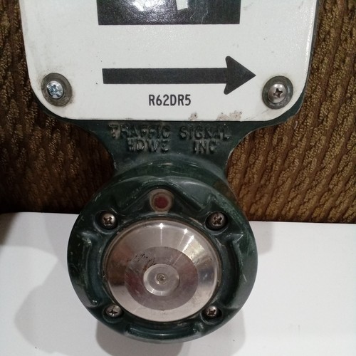 VINTAGE RETIRED CROSSWALK PEDESTRIAN PUSH BUTTON PORCELAIN SIGN. TRAFFIC SIGNAL - Picture 2 of 6