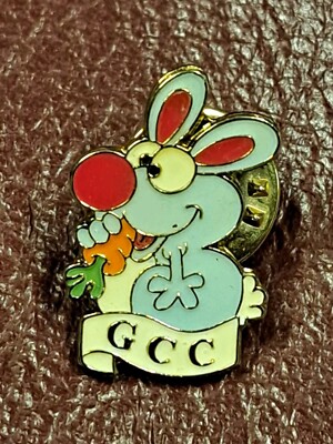 Global Cancer care GCC Charity Metal Pin Badge Bunny Rabbit Excellent Condition