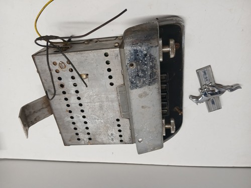Vintage Mustang AM Radio With Origanal Mounting Bracket (1968) - Picture 7 of 7