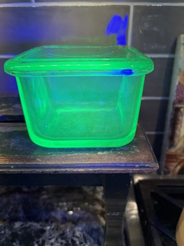 Uranium Refrigerator Dish & Lid Antique 1930 Green Vaseline Depression Glass
