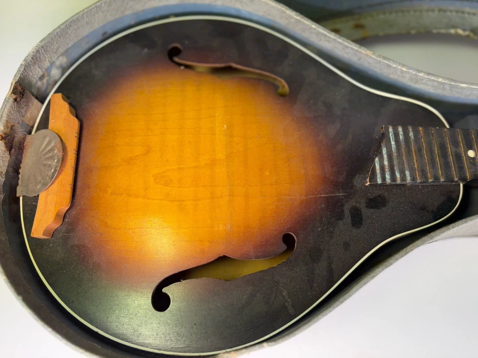 Excellent Vintage 1960s KAY Teardrop Mandolin in Two Tone Sunburst Chicago 1960 - Image 2 of 4