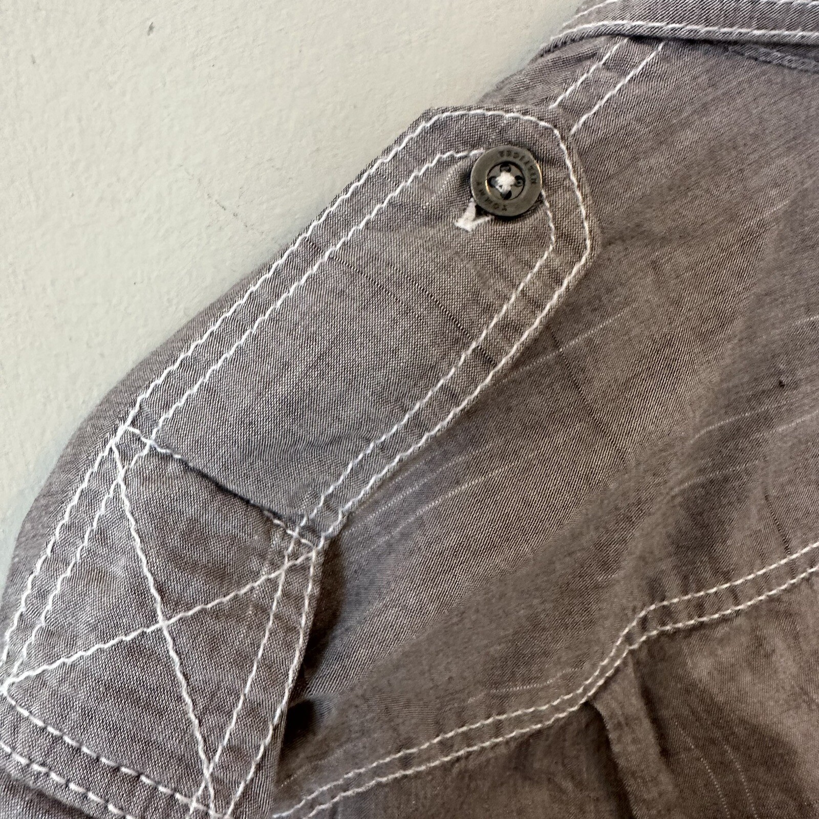 Tommy Hilfiger Trim Fit Button Up Shirt Men's Sz L Grey Roll Tabs Metal Buttons thumbnail 6