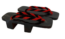 VINTAGE JAPANESE WOODEN LACQUERED PAINTED GETA KIMONO SANDALS GEISHA SHOES