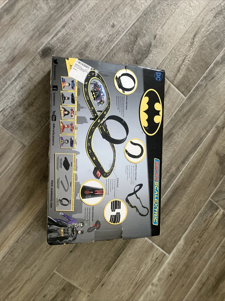 Justice League Batman vs Joker Battery Powered 1:64 Slot Car Race Track Set G115 - Image 3 of 4