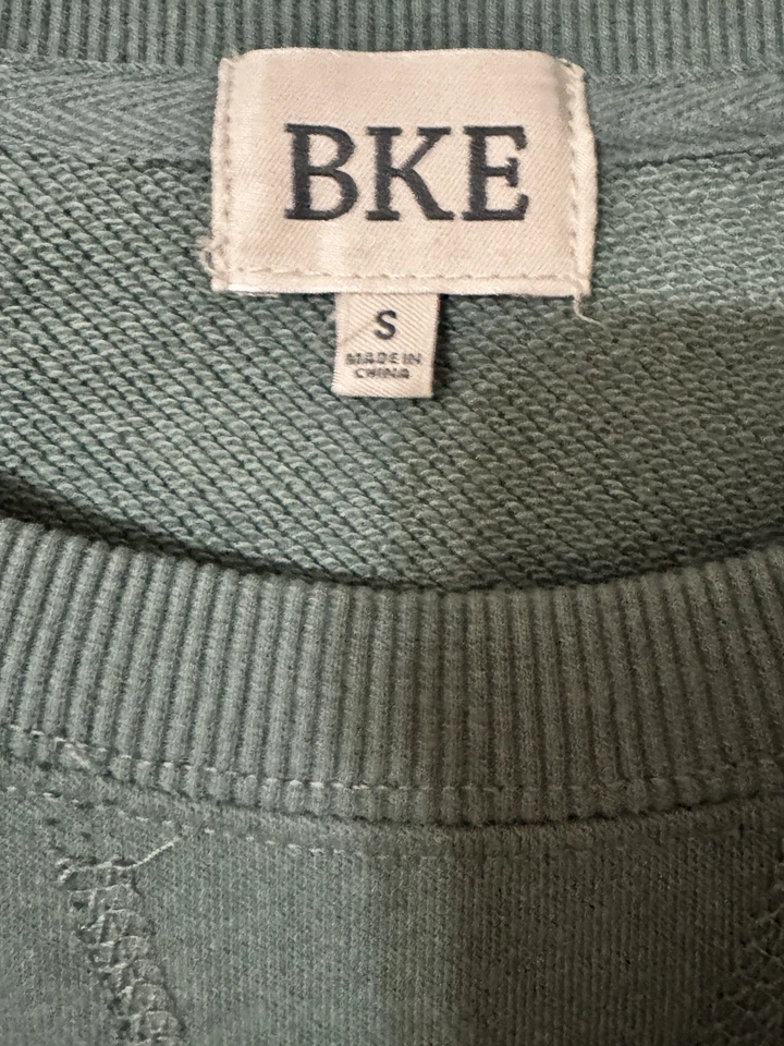 SUDADERA PARA MUJER BUCKLE RAW EDGE VERDE Talla PEQUEÑA usada una vez  Foto 3 de 3