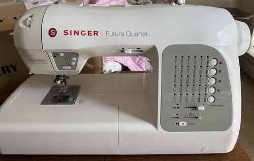 Singer Futura Quartet Fq-4 Sewing Embroidery Quilting Serger 4 N 1 Combo Machine - Picture 2 of 20