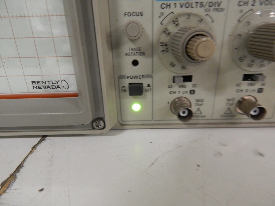 Tektronix 2205 20MHz Dual-Kanal Analog Oszilloskop (GKG31) - Bild 2 von 4